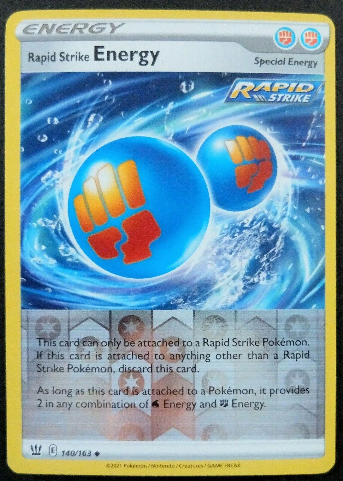 Energía Golpe Fluido #140 — Estilos de Combate (Reverse Holo)