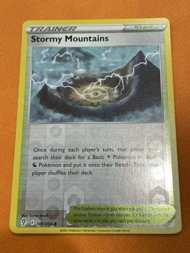 Montanhas Tempestuosas #161 — Céus em Evolução (Reverse Holo)