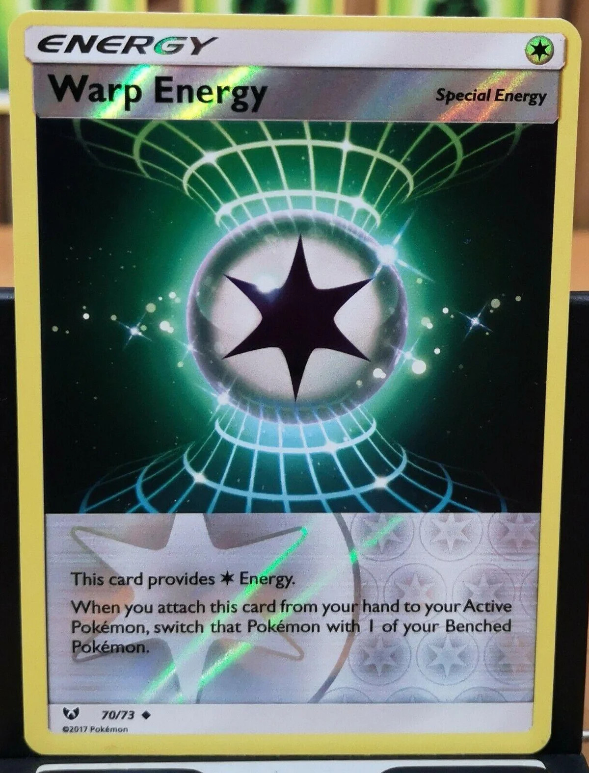 Verkrümmungs-Energie #70 — Schimmernde Legenden (Reverse Holo)