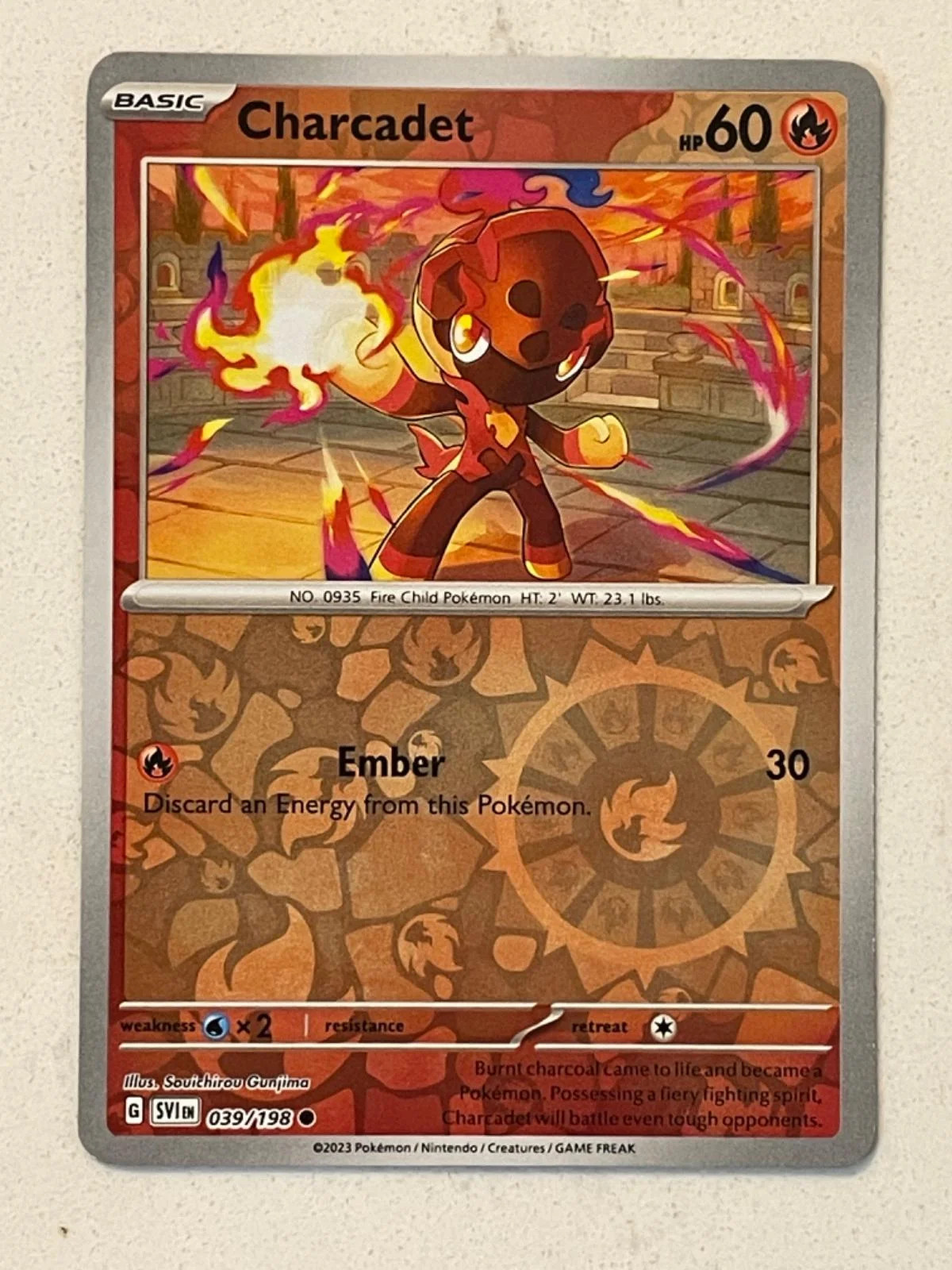 Charcadet #039 — Scarlatto e Violetto (Reverse Holo)