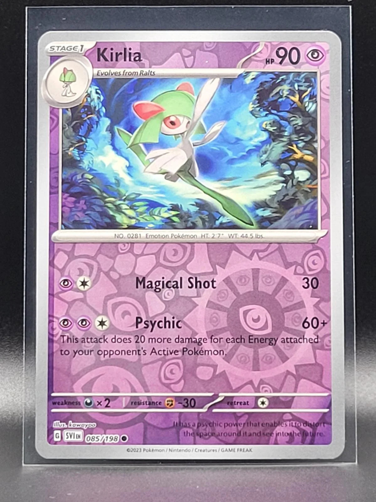 Kirlia #028 — Destinos de Paldea (Reverse Holo)